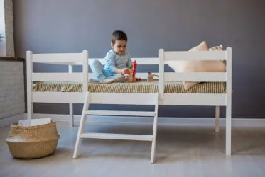 Детская кровать из дерева RooRoom VK-99 Белая