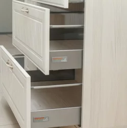 Стол кухонный (3 ящика с системой плавного закрывания) Тиффани 19.92