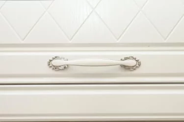 Стол кухонный (3 ящика с системой плавного закрывания) Тиффани 19.92