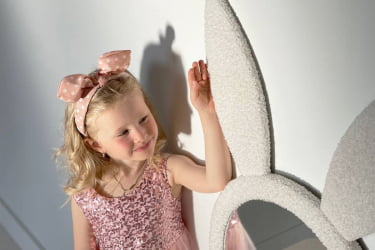 Детский стол со стульчиками Зайка MK-0019 белое дерево/белый (плюш)