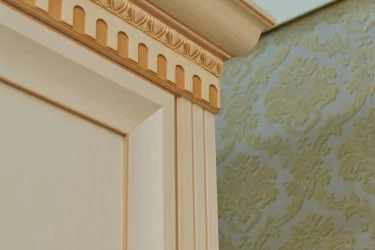 Настенный шкаф для гостиной Марлен 495 Кремовый белый Патина