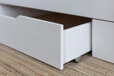 Детская кровать в белом цвете с ящиками