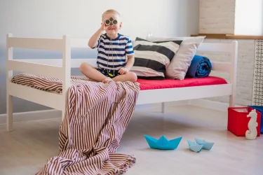 Детская кровать от 3 до 7 лет RooRoom VK-1 Белая