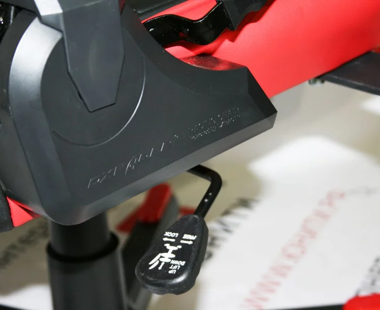 Геймерское кресло DXRacer OH/RE0/NR_12