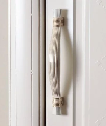 Шкаф-пенал (левый/правый) Венеция 32.16 Сосна Астрид Ваниль_1