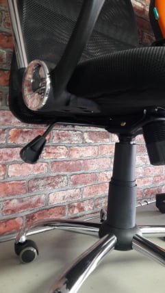 Кресло оператора Riva 8075 Черный (БЛ)_2