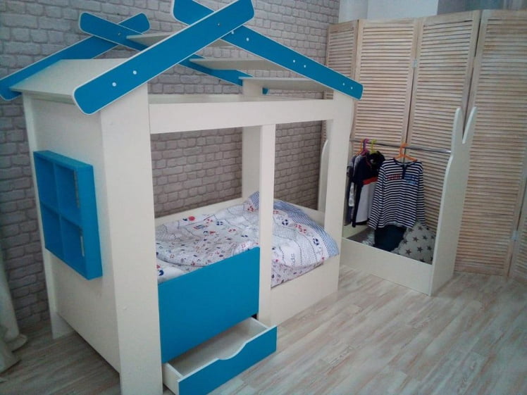 Кровать со ступенькой и ящиком и стеллаж Теремок + Зайка Лазурь-Белый_1